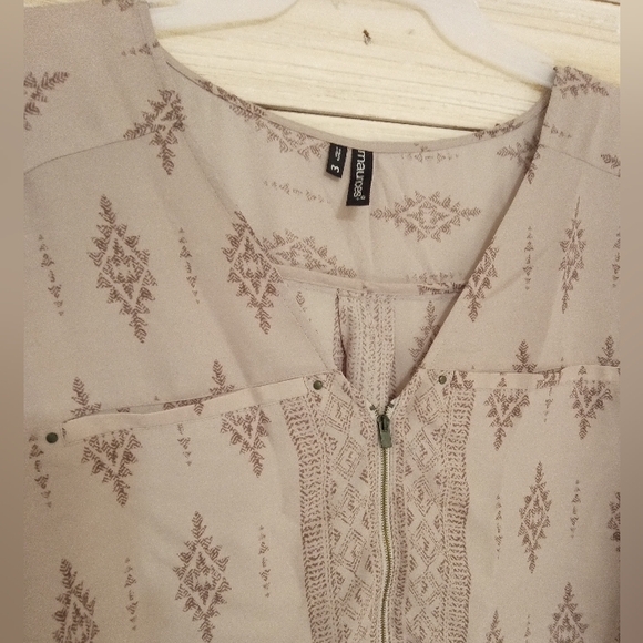 💕 3/$24, Beautiful plus size blouse - Picture 3 of 4